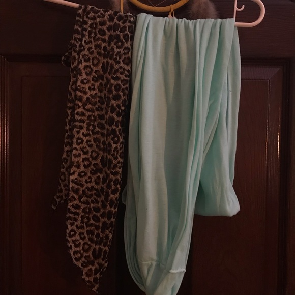 Scarfs - Picture 2 of 2